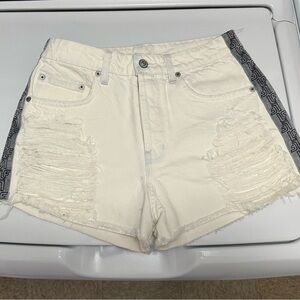 Stylish White Denim Shorts with Side Pattern
